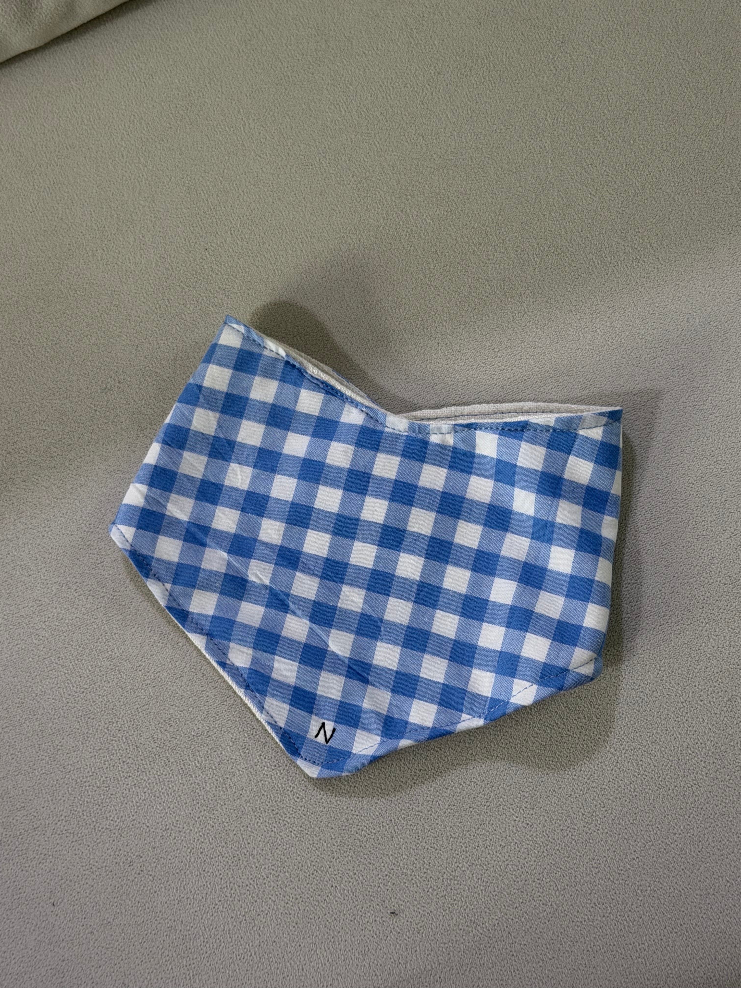 (FREE Embroidery) The Drool & Dribble DIY Workshop: Custom bibs and bandanas