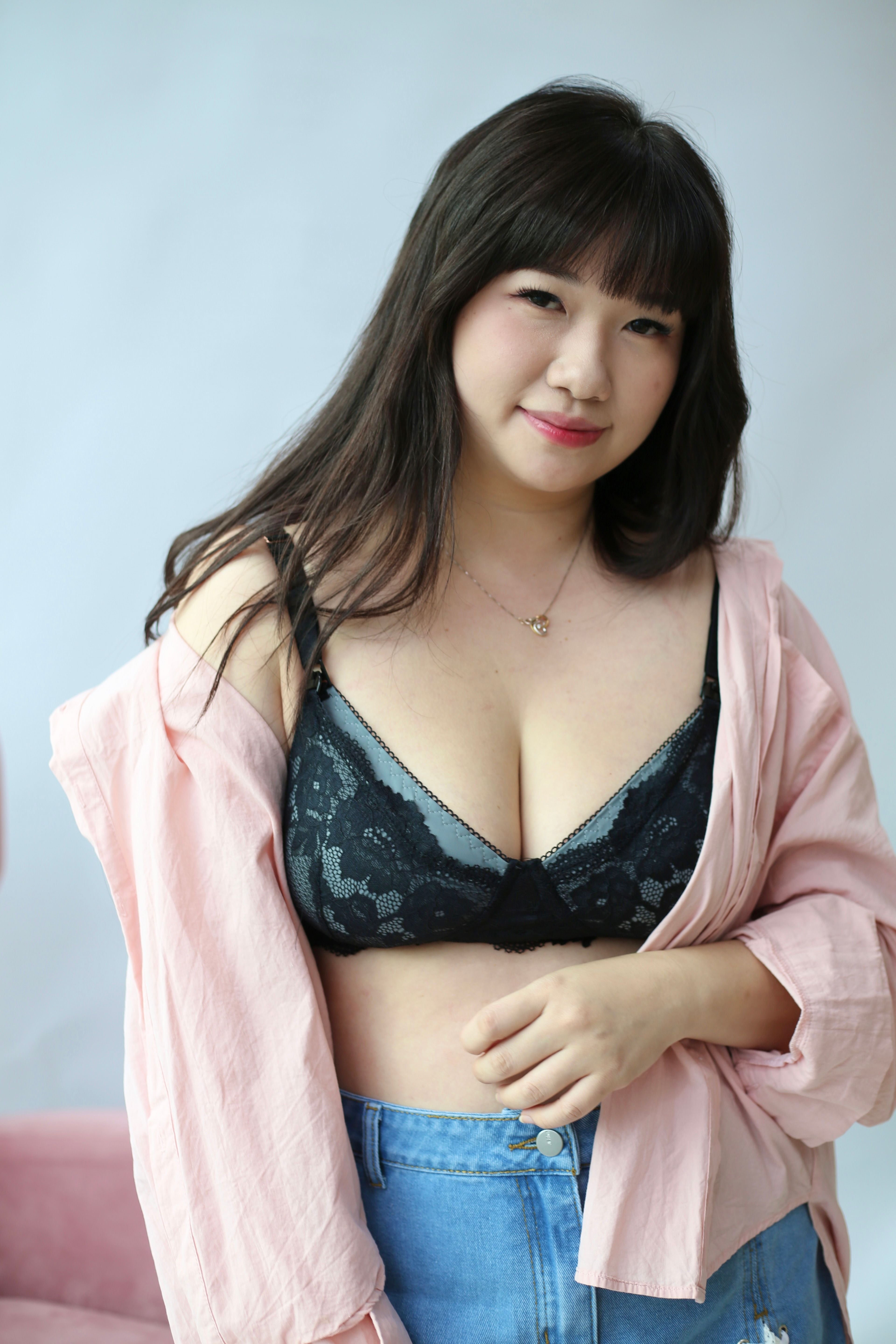 OLIVIA 2-in-1 Pump and Latch Bralette