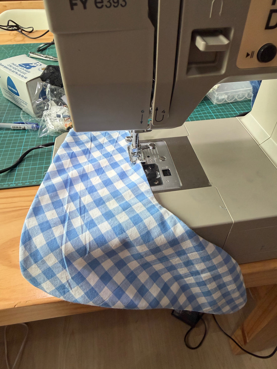 (FREE Embroidery) The Drool &amp; Dribble DIY Workshop: Custom bibs and bandanas