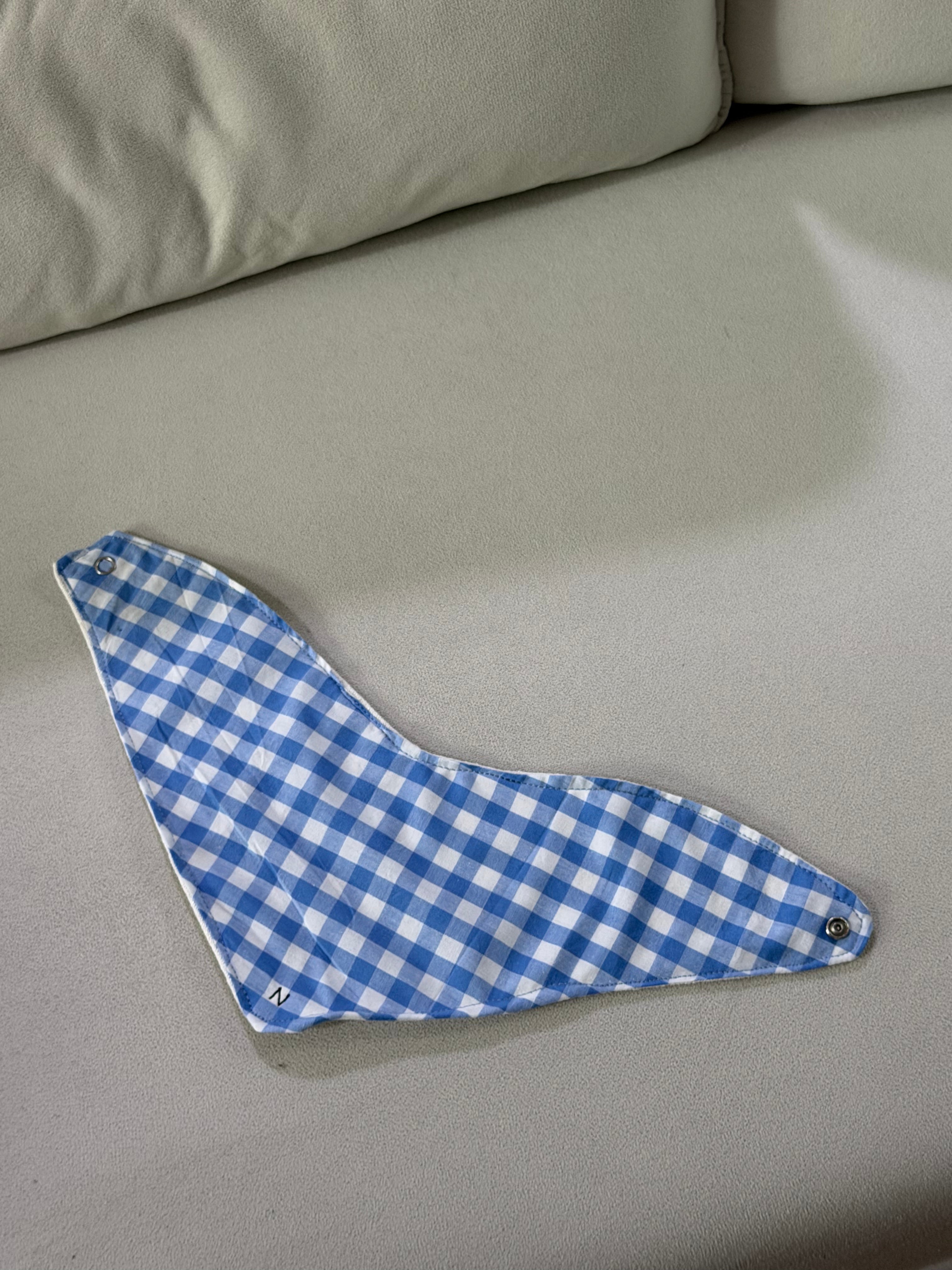 (FREE Embroidery) The Drool &amp; Dribble DIY Workshop: Custom bibs and bandanas
